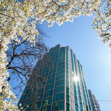 Rosedale On Robson Suite Hotel Vancouver Exterior foto