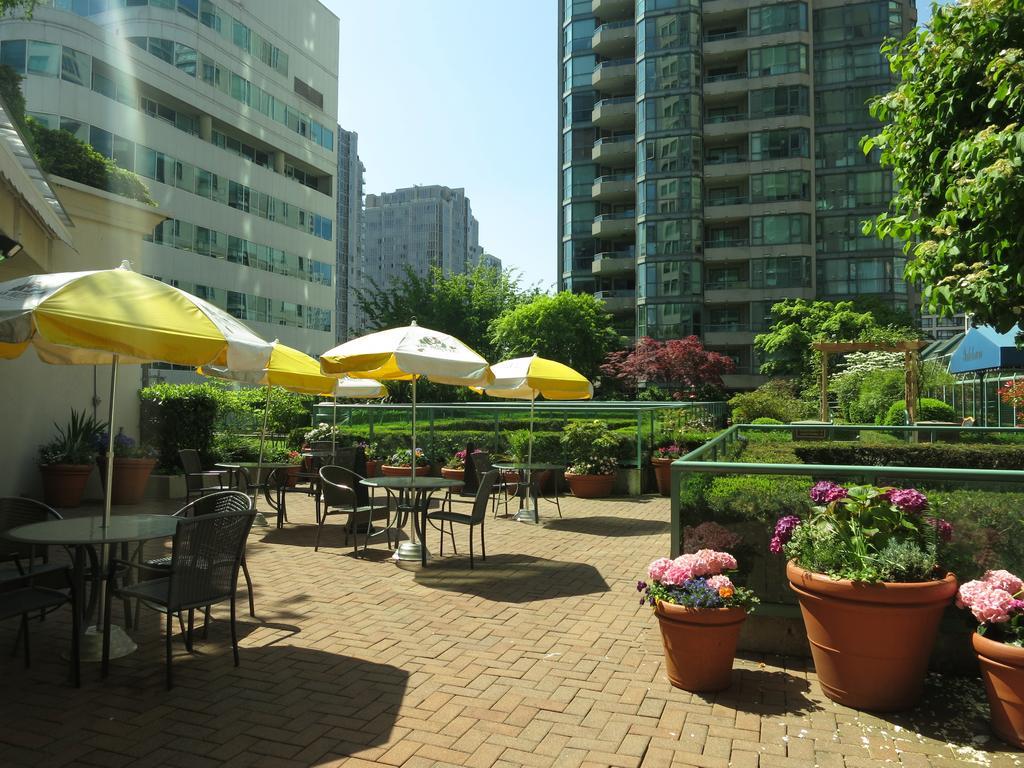 Rosedale On Robson Suite Hotel Vancouver Exterior foto