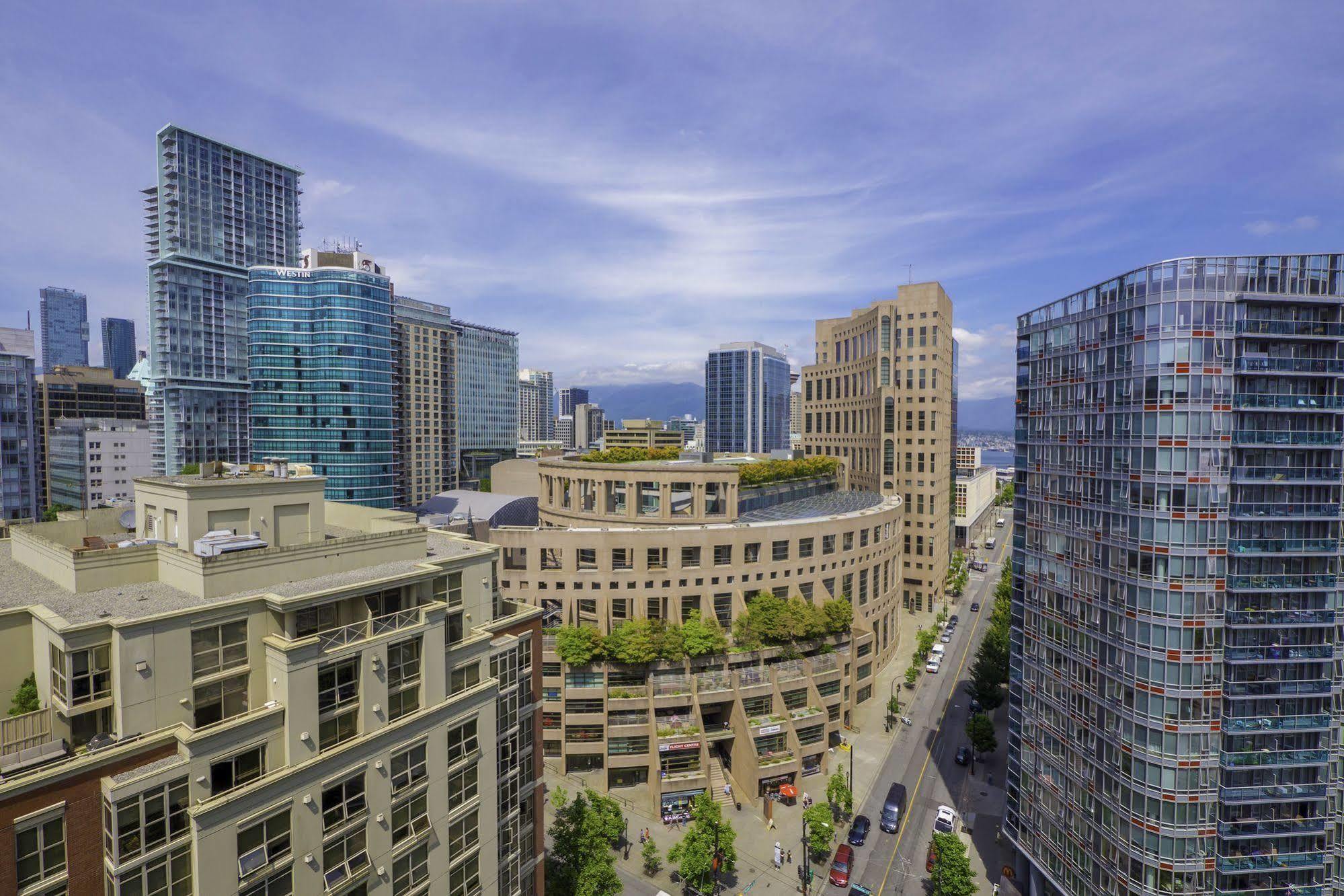 Rosedale On Robson Suite Hotel Vancouver Exterior foto