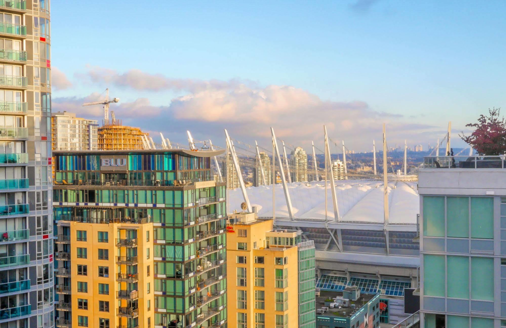 Rosedale On Robson Suite Hotel Vancouver Exterior foto